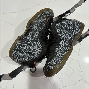 Size 10 Nike foamposite